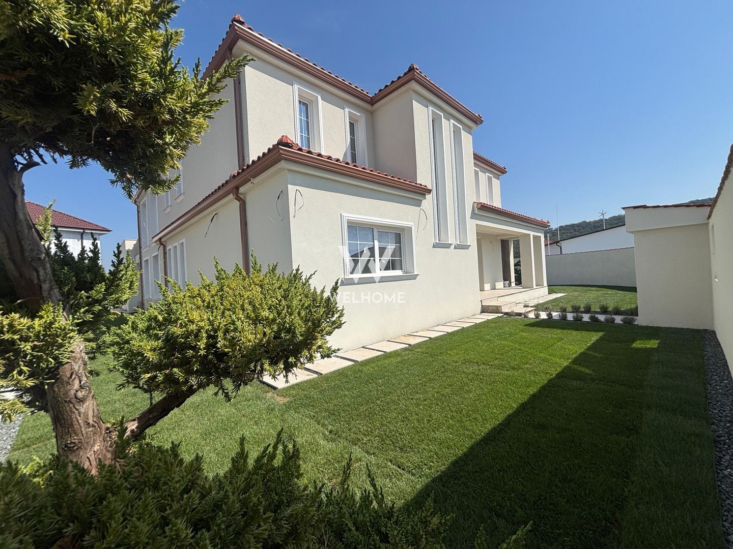 Vila EXCLUSIVISTA cu Piscina, Garaj si 3 Terase - Poză 1