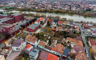 Casă în zonă liniștită, lângă Malul Mureșului cu 750 mp de teren - Poză 1