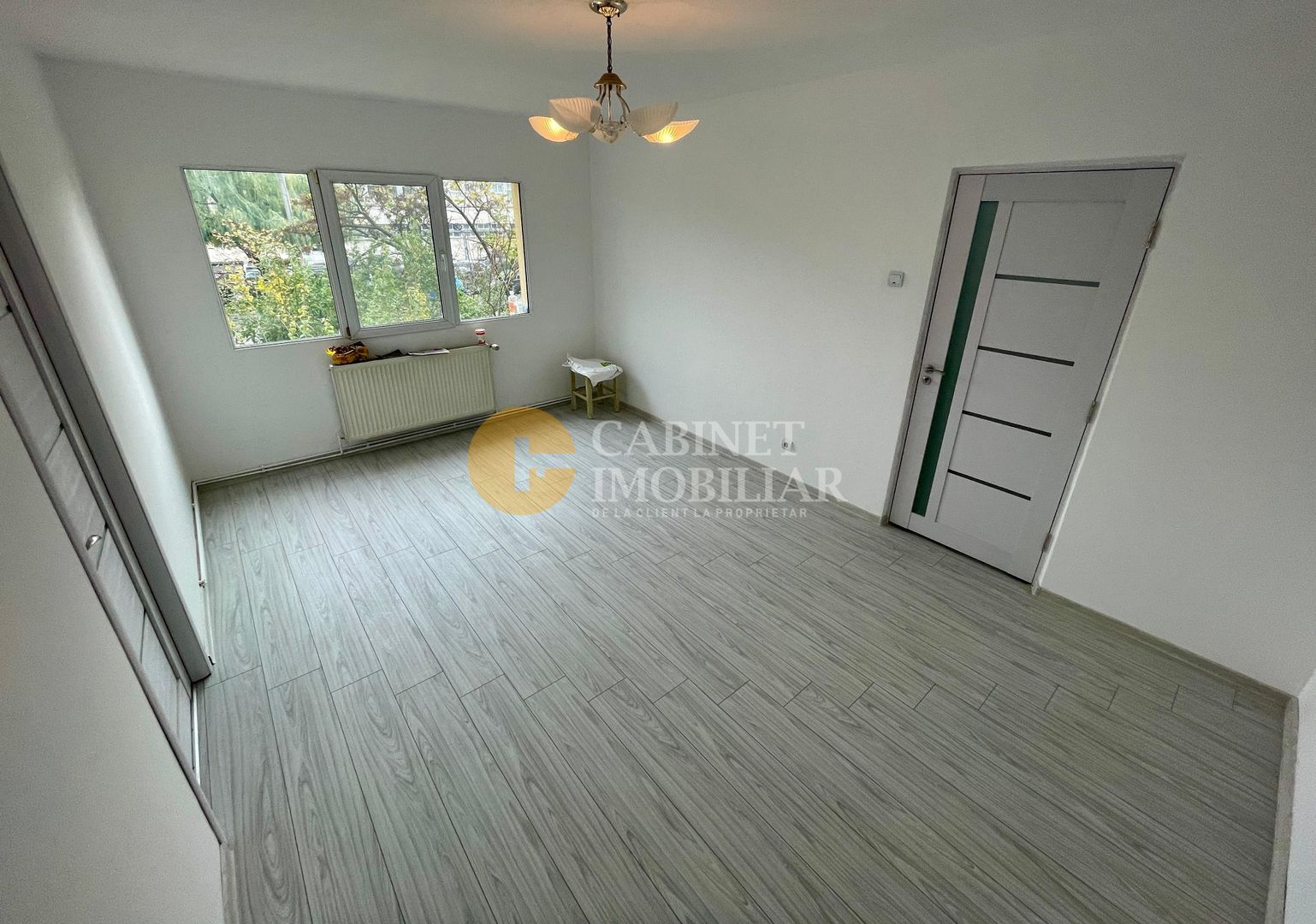 Apartament cu 2 camere - Etaj 1 - Bloc Fara Risc - Zona Primaveri - Poză 1