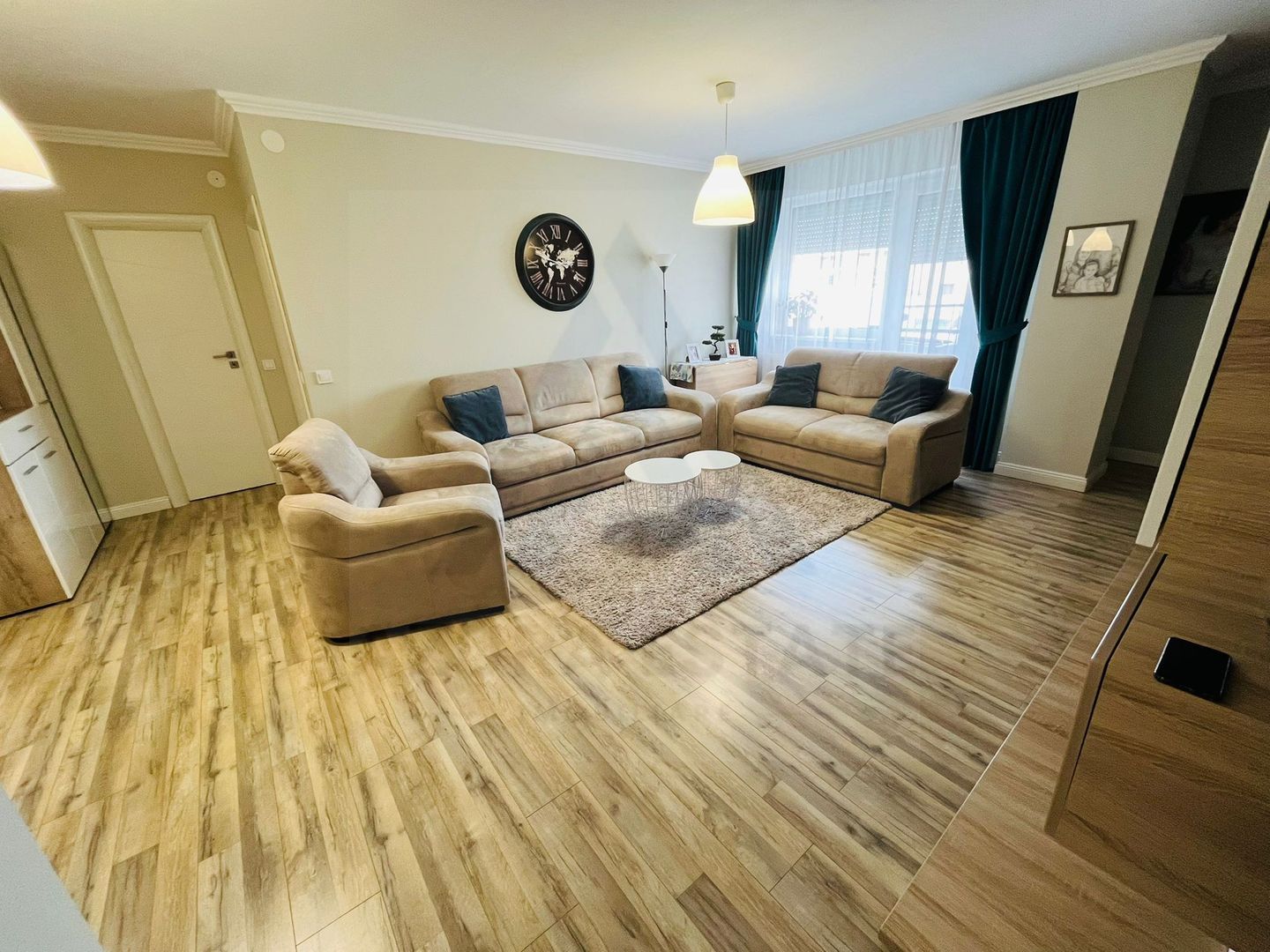 Apartament 3 camere 2 bai 2 balcoane si parcare subterana in Turnisor - Poză 3