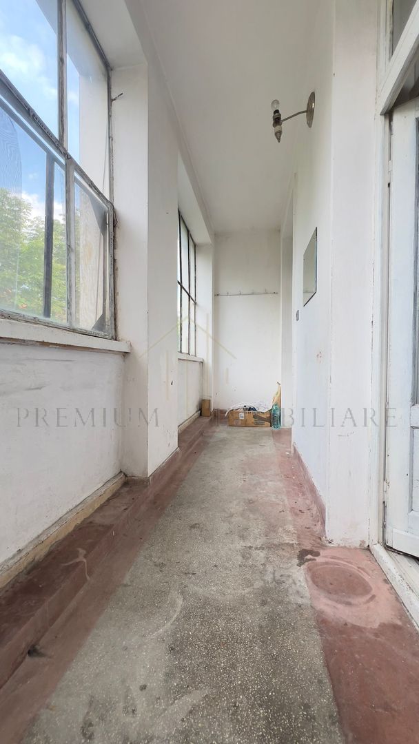 Apartament 2 camere etaj 1 cu boxa zona centrala - Poză 4