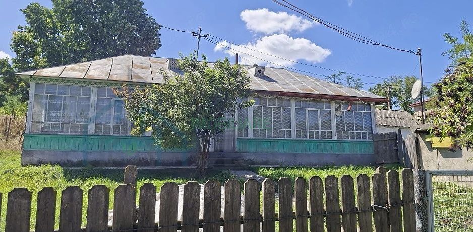 Casă cu 3 camere de vânzare în Probota, Perieni - Poză 1