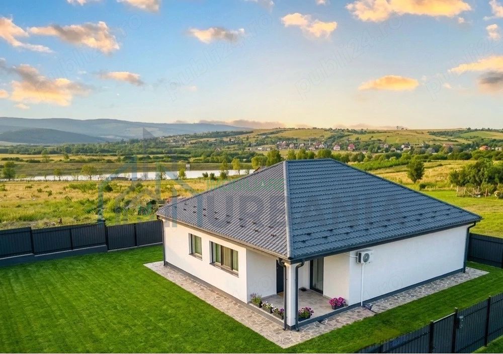 Casă de vânzare în Cercu, Bârnova - Poză 1