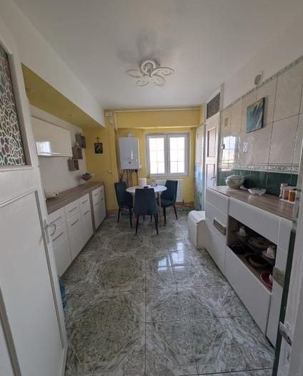Calitate și spațiu: elegant, 90 mp, 1989, centrală proprie, parcare, priveliște - Poză 8