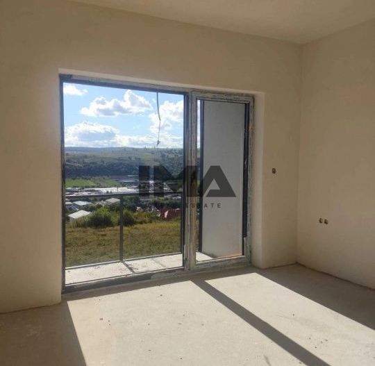 Apartament cu 2 camere, etaj intermediar, Baciu Regal - Poză 1
