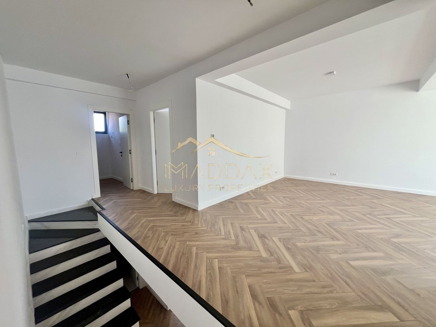 Vilă **6 camere  **451mp // Zona Iancu Nicolae - Poză 69