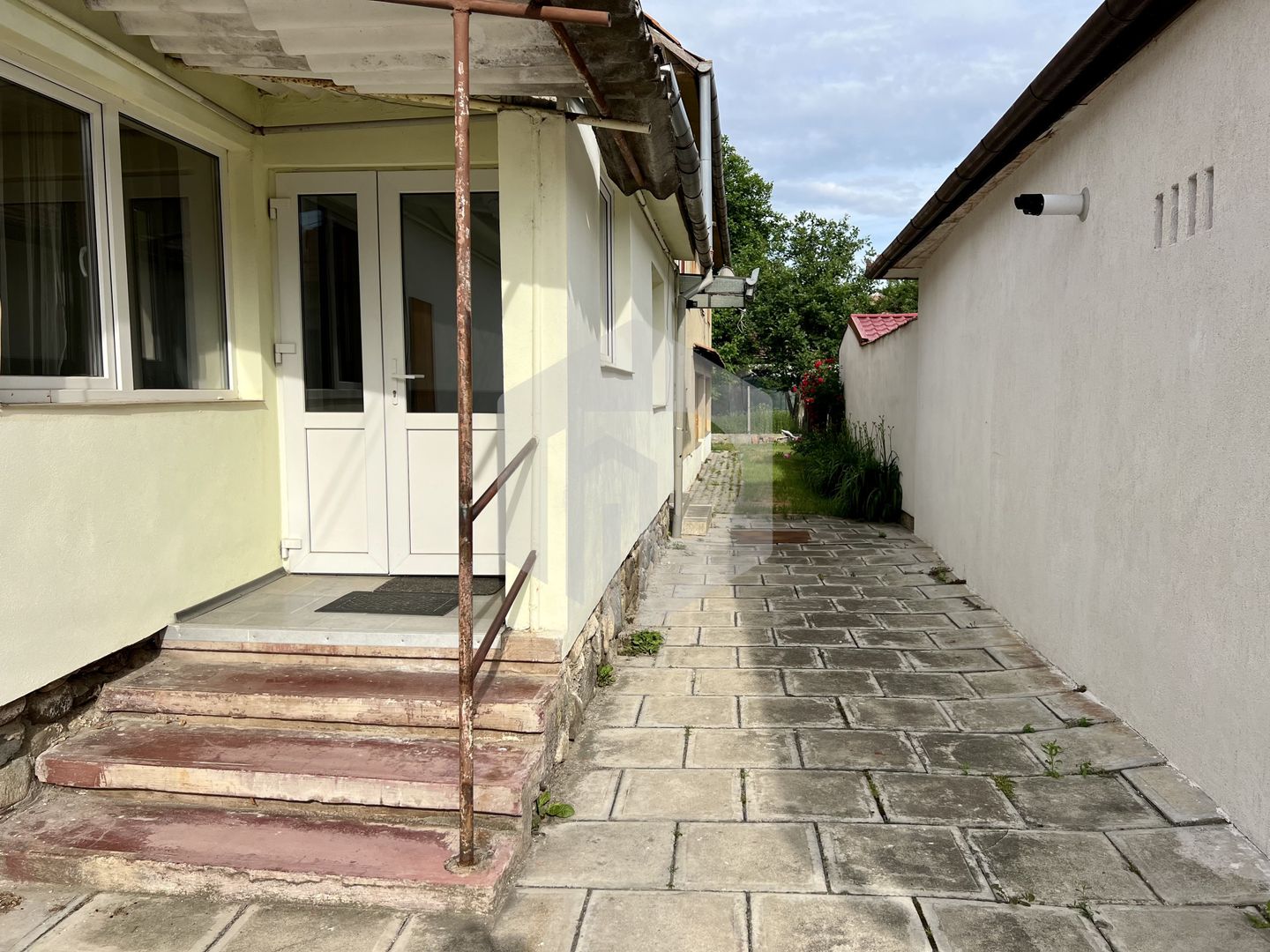 Casa individuala+ curte. Zona Lazaret/Balanta/ 3 Apartamente - Poză 2