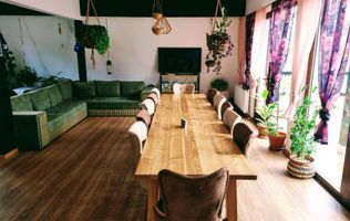INVESTITIE Vila moderna + vila la rosu, teren 1480 padure
