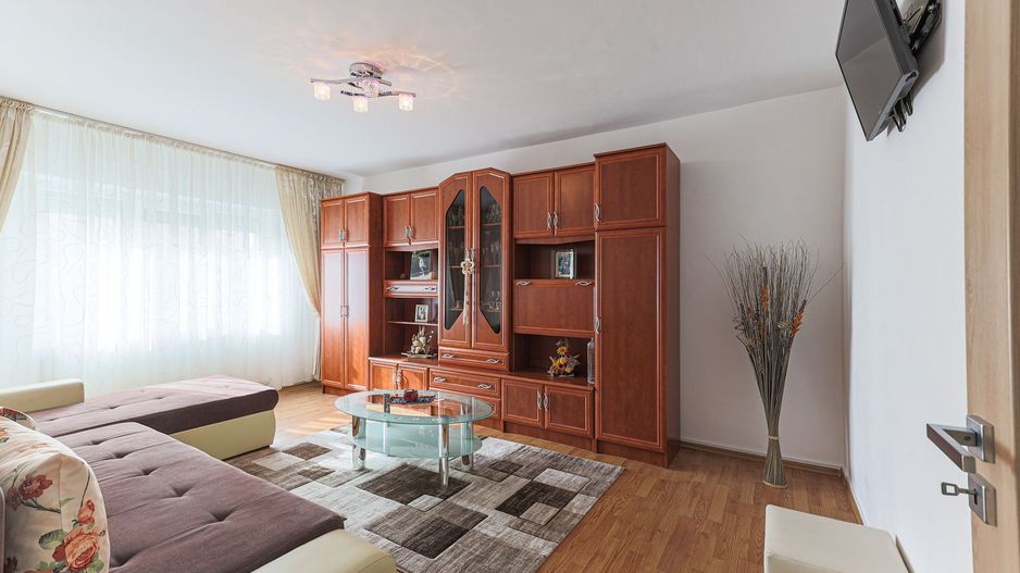 Rezervat De vânzare apartament spațios cu 2 camere decomandat etaj 3 - Poză 3