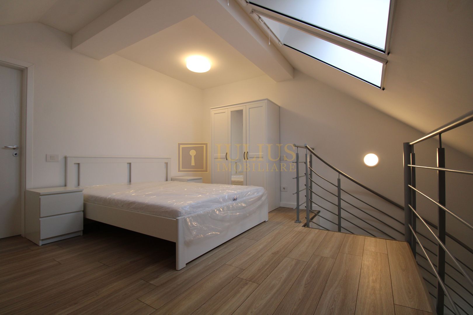 LOFT amenajat modern, 2 bai. Zona de sud. - Poză 4