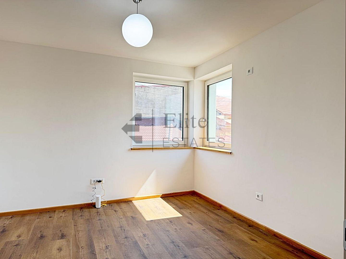 Casa noua singura in curte, ultracentral in Oradea - Poză 8