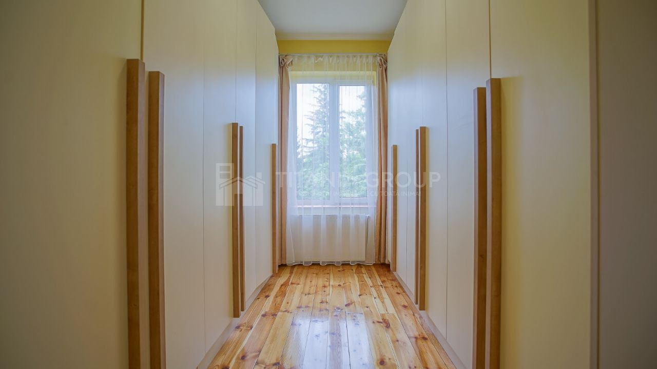 Vila in Poiana Brasov cu teren generos 1600mp, 2 corpuri, comision 0 - Poză 11