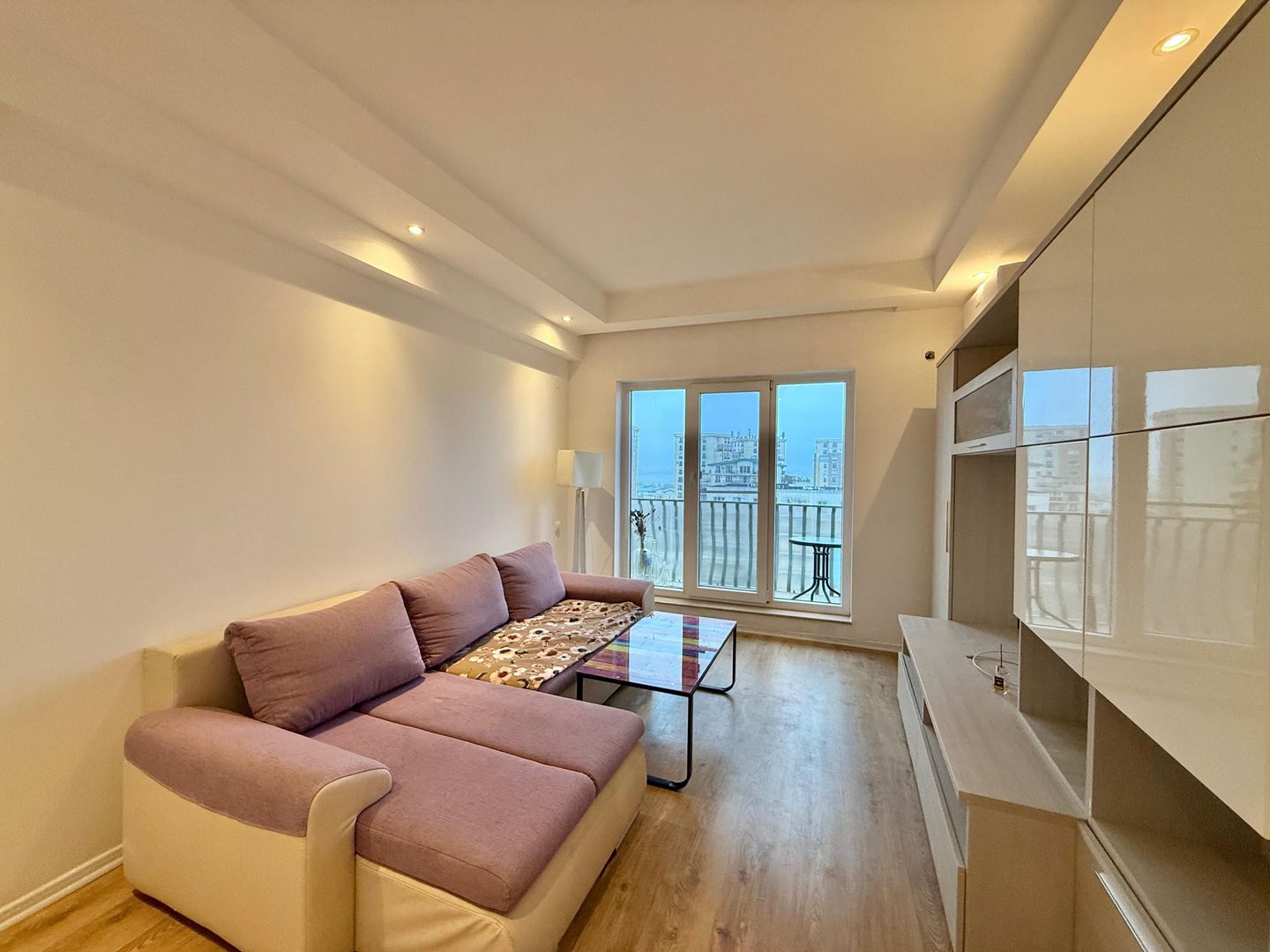COSMOPOLIS - Apartament cu 2 camere, mobilat si utilat. - Poză 2