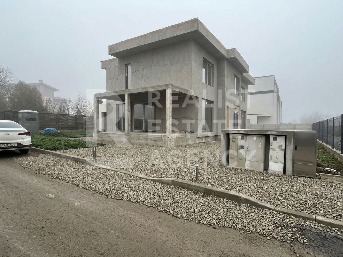Casă P+1, 315 m² utili | Teren 1.530 m² | Pe malul lacului Ostratu - Poză 3