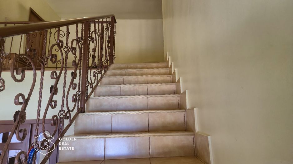 Casa spatiosa cu 5 camere, garaj si gradina, zona Gradiste - Poză 14