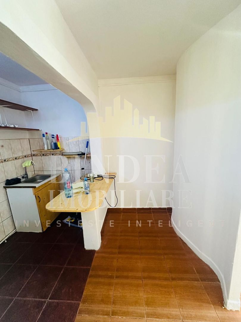 Garsoniera parter zona Blascovici, bloc izolat - Poză 5