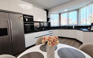 Casă deosebită în Sibiu – confort, spațiu și liniște în Tineretului : - Poză 3