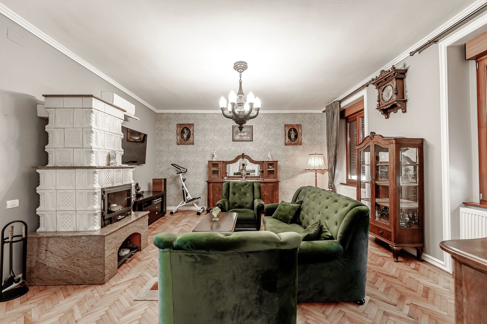 Apartament cu 3 camere ultracentral cu garaj - Poză 1