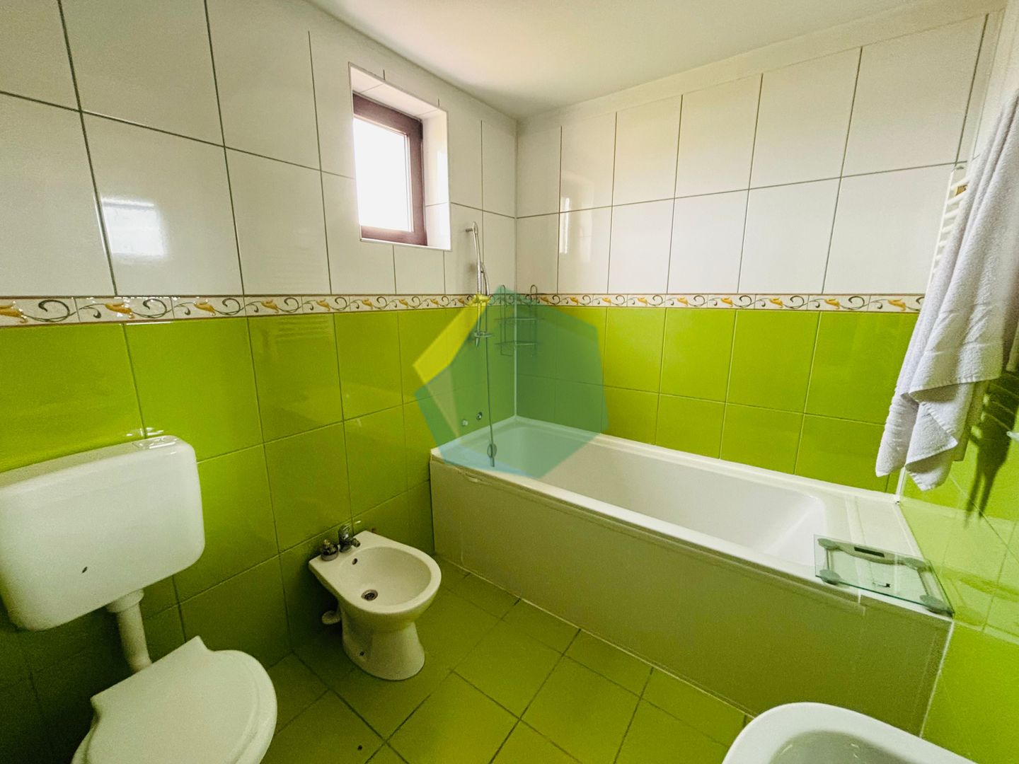 CASĂ CU 6 CAMERE ÎN COPĂCENI | 238 MP UTILI SI CURTE GENEROASĂ - Poză 10