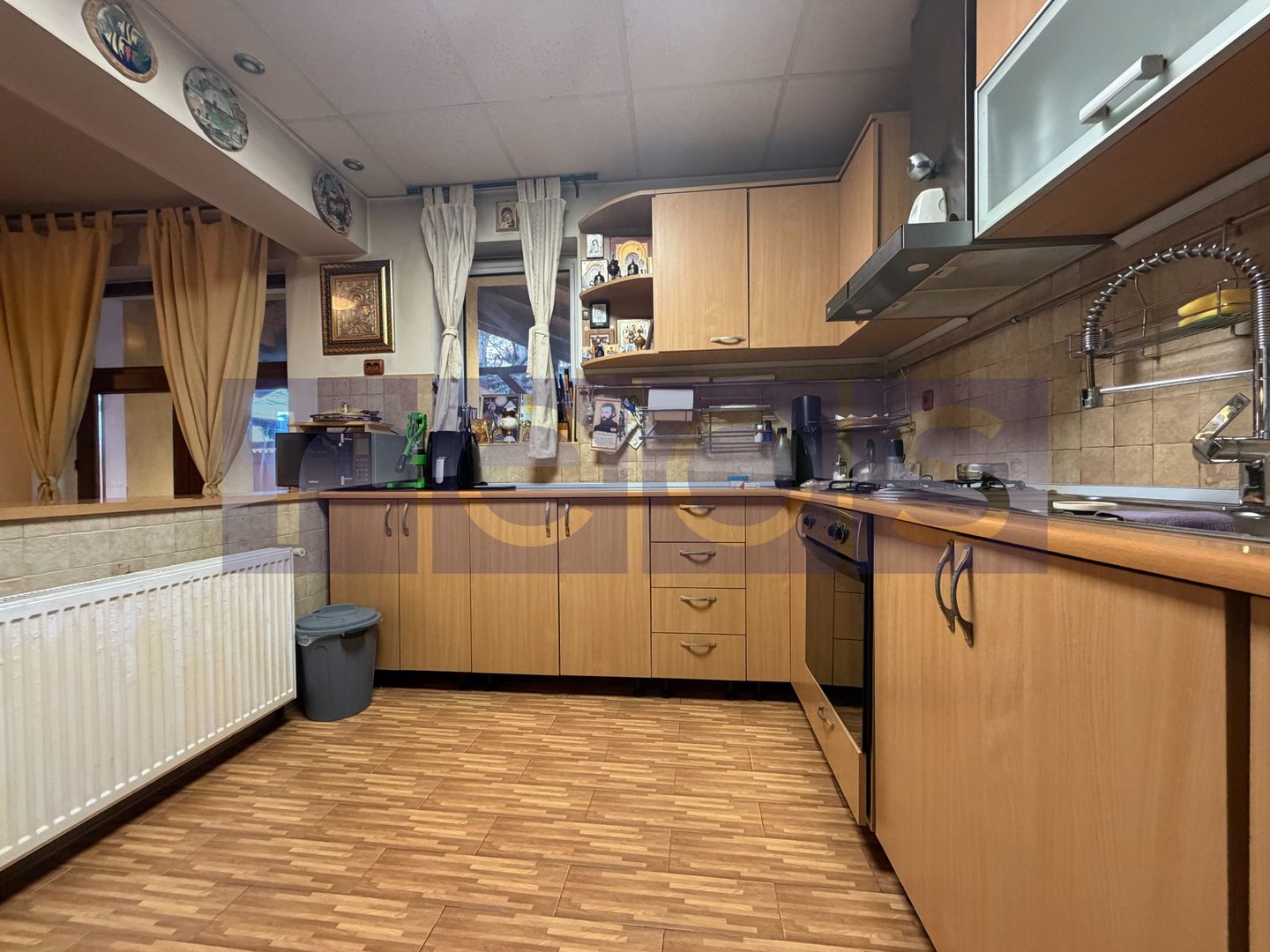 VANARE CASA | 150 MP LOCUIBILI | TEREN 400 MP | PANOURI FOTOVOLTAICE 8 KW | - Poză 6