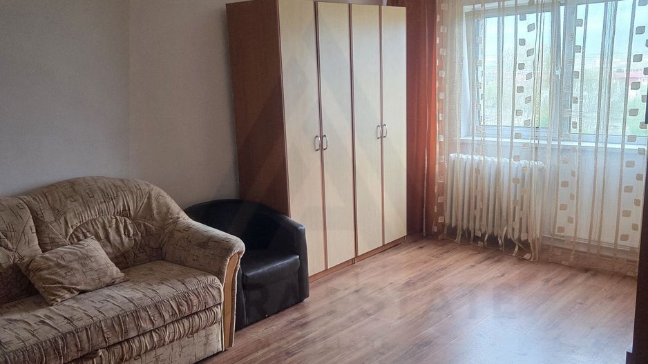 Apartament 2 camere balcon inchis cu pivnita si boxa in Vasile Aaron - Poză 1