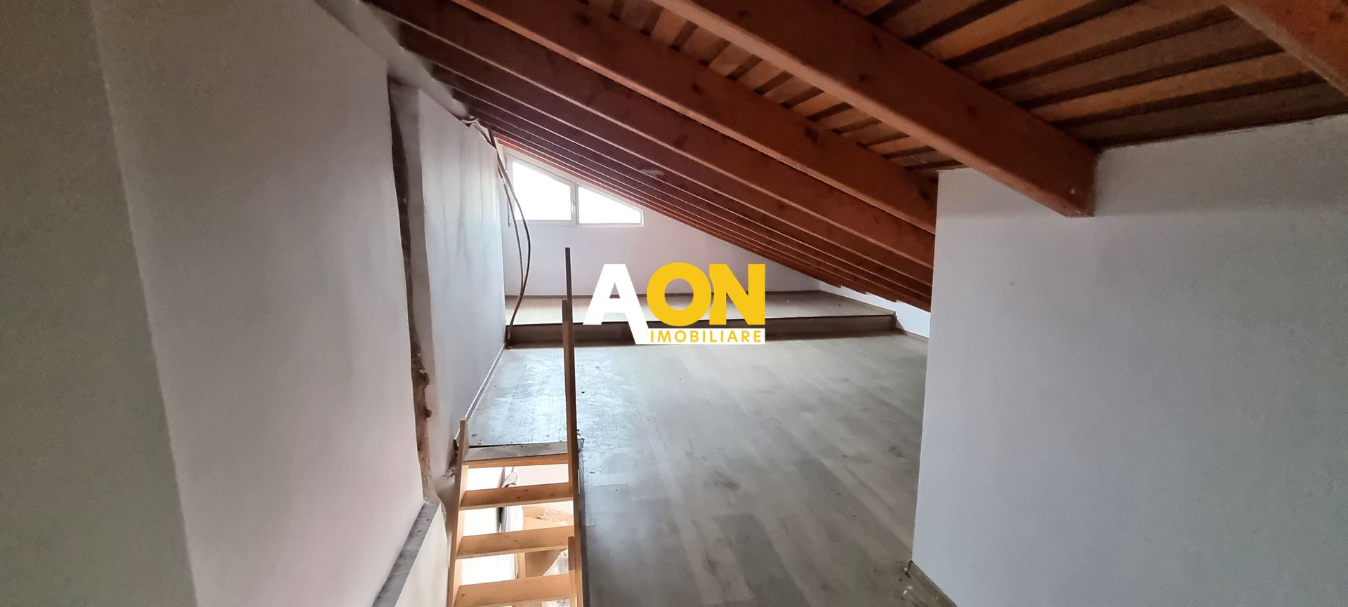 De vanzare apartament 2 camere, scara interioara, Centru - Poză 2