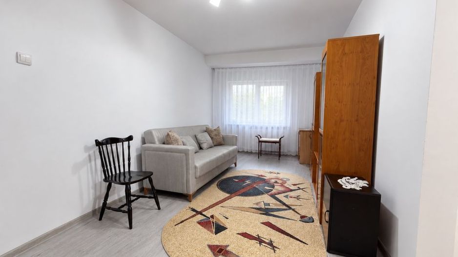 De inchiriat apartament 2 camere, renovat , Micro 40, et.1, 1500 lei - Poză 3
