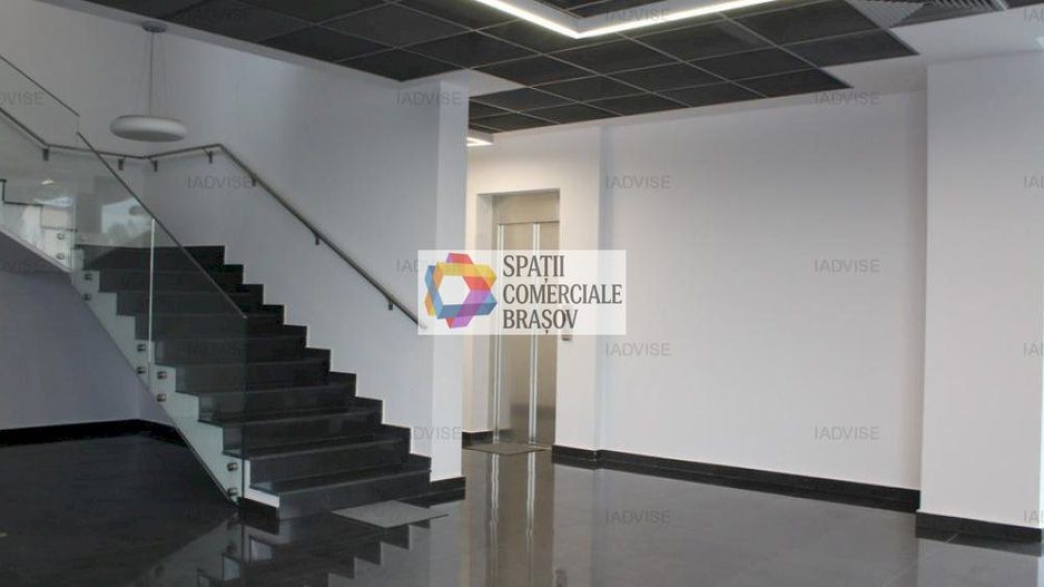 Showroom/birouri de închiriat Brasov- 60 mp cu ( utilități incluse in pret ) - Poză 3