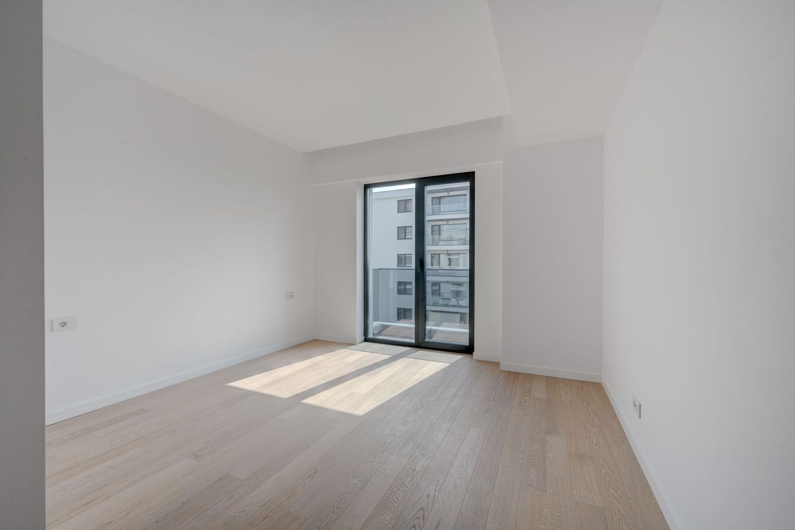 Apartament deosebit in Iancu Nicolae, langa Cambridge, terasa , nou - Poză 15