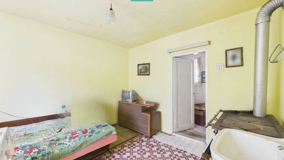 Casă cu 4 camere în localitatea Gurahonț, Arad - Poză 10