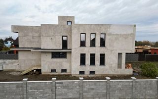 Vilă modernă pe 3 niveluri la gri în Poltura - Poză 5