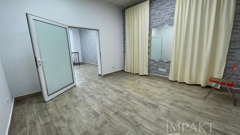 Spatiu comercial cu vad bun de inchiriat in zona centrală! - Poză 5