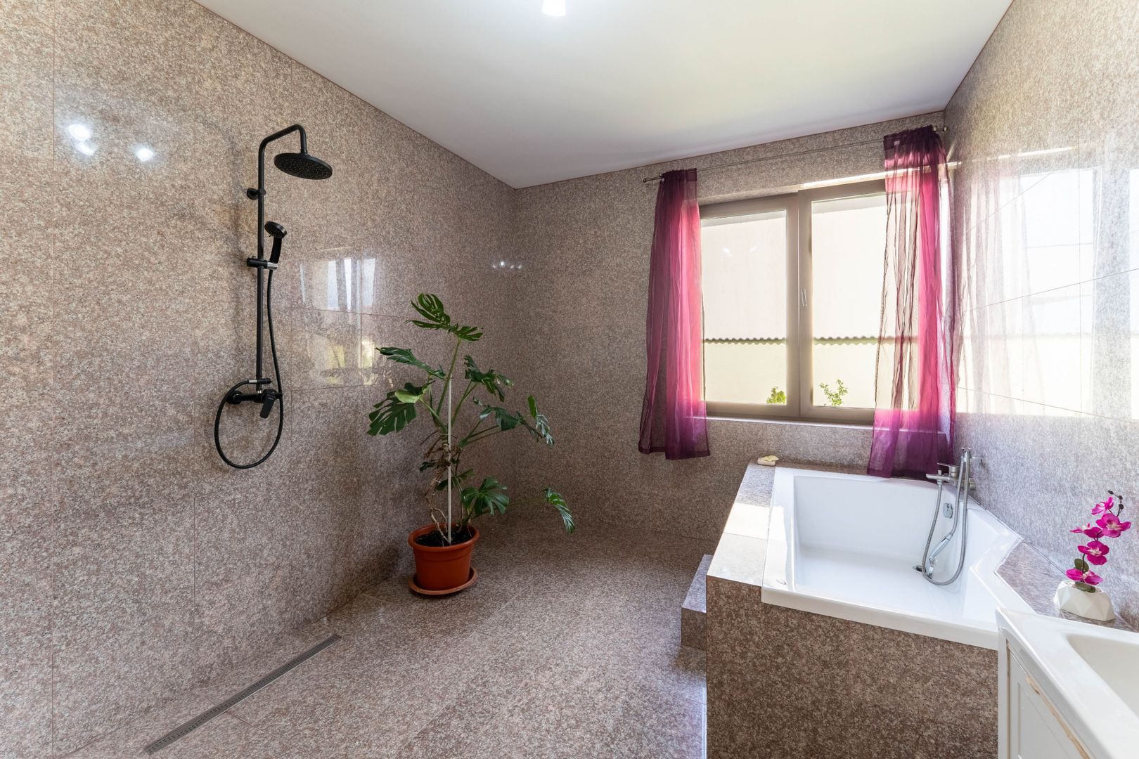 Oportunitate Rară | Proprietate Exclusivă în Izvor - Poză 11
