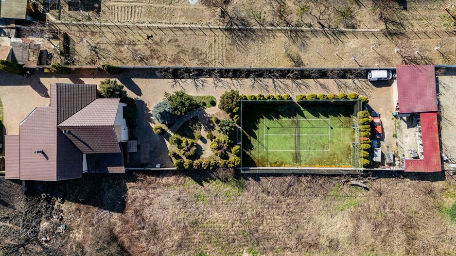 Casa deosebita cu teren de sport in zona semi centrala in Lugoj - Poză 3