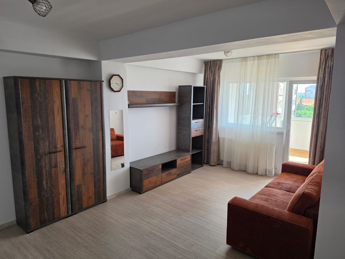 Apartament 3 camere Zona Gh Lazar - Poză 1