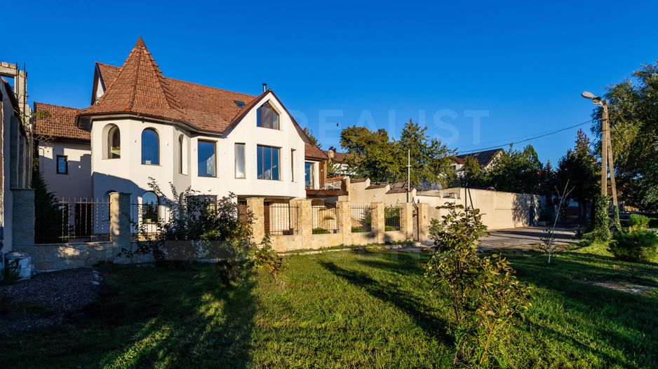 Vânzare,casă, 3 nivele, str. Mărțișor, Telecentru. - Poză 2