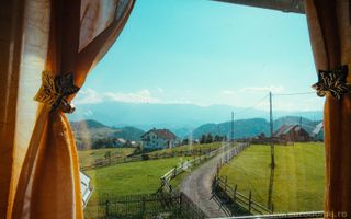 Exclusivitate - casa rustica, priveliste deosebita, 45 km de Brasov - Poză 1