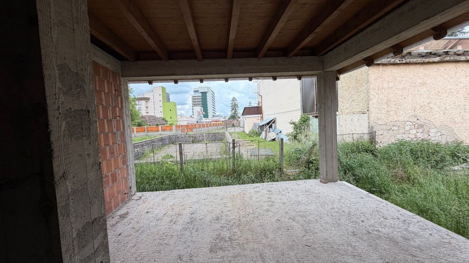 Casă de vânzare 260 mp utili + 1052 mp teren in centrul orasului Covasna - Poză 10