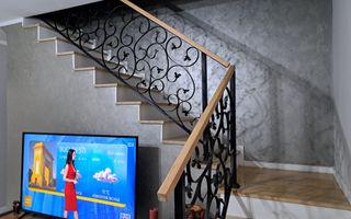 Duplex cu 5 camere despartit prin garaj in Dumbravita - Poză 5