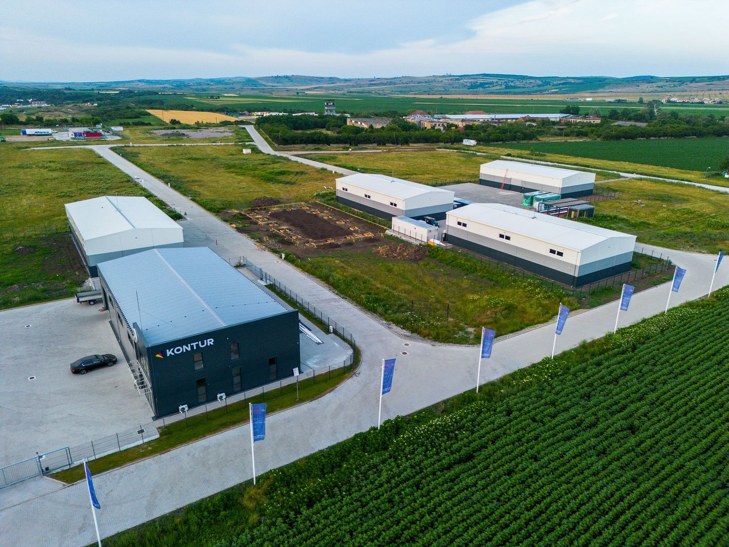 Hala noua si teren de inchiriat, parc industrial nou, ideal IMM, - Poză 1