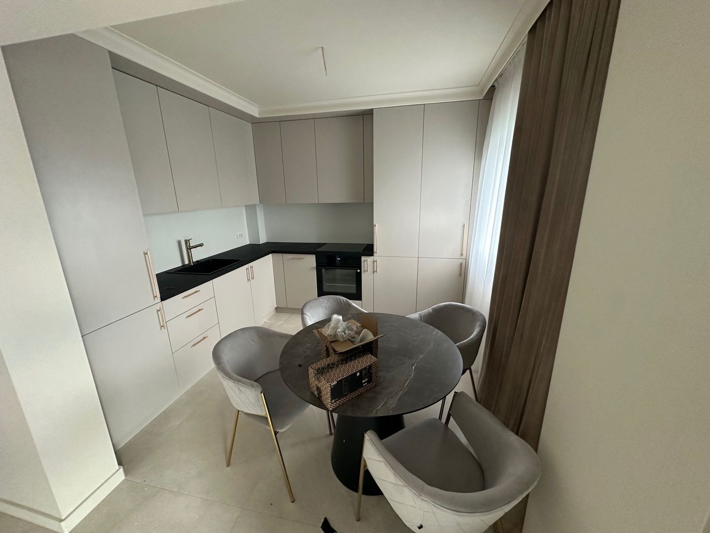 Apartment deosebit  se vinde complet mobilat - Poză 10