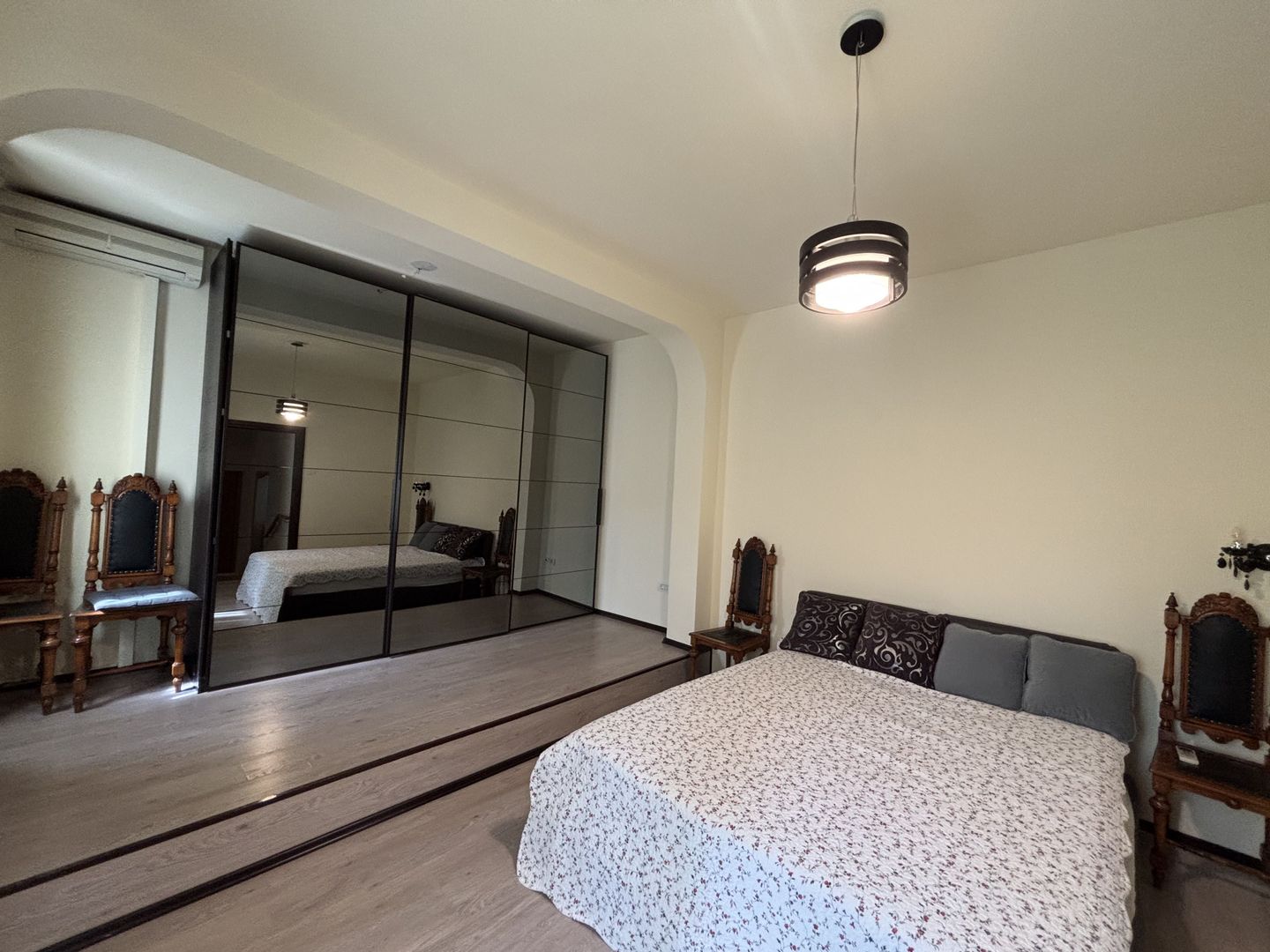 Apartament privat la casa la 5 minute de Piața Victoriei - Poză 10