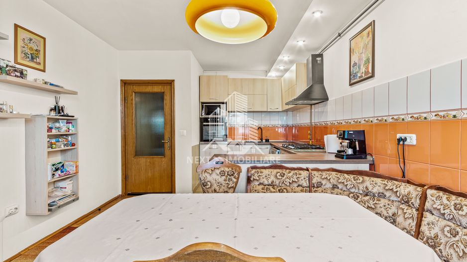 Vila S+P+2E+ M, garaj si spatiu comercial, Km4-5 - Poză 9