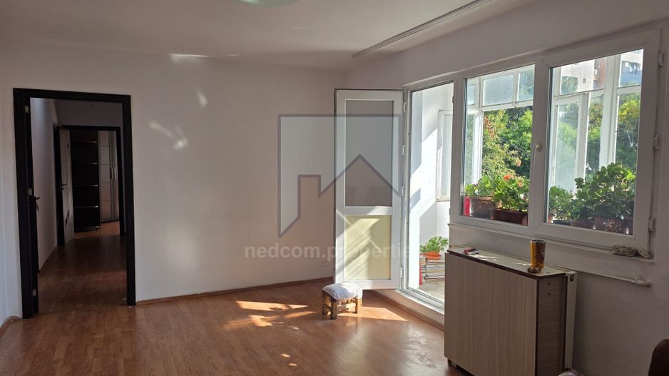 Vanzare apartament 3 camere - Berceni - str. Covasna - Poză 1