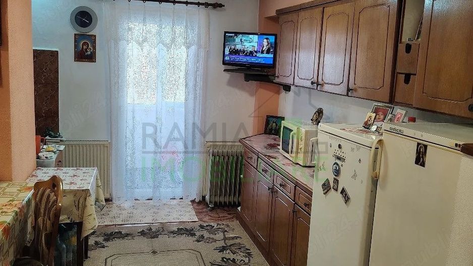 Apartament 3 camere decomandat, etaj 1, 2 balcoane și garaj – Râșnov - Poză 2