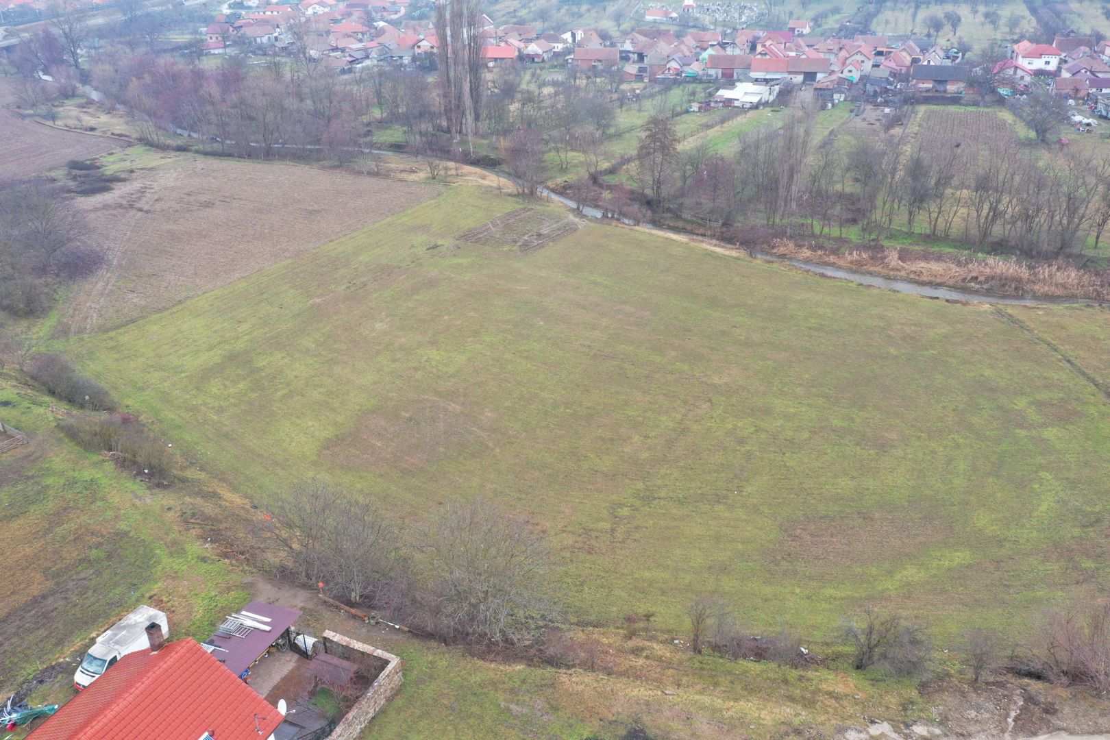 Teren intravilan - Poză 1