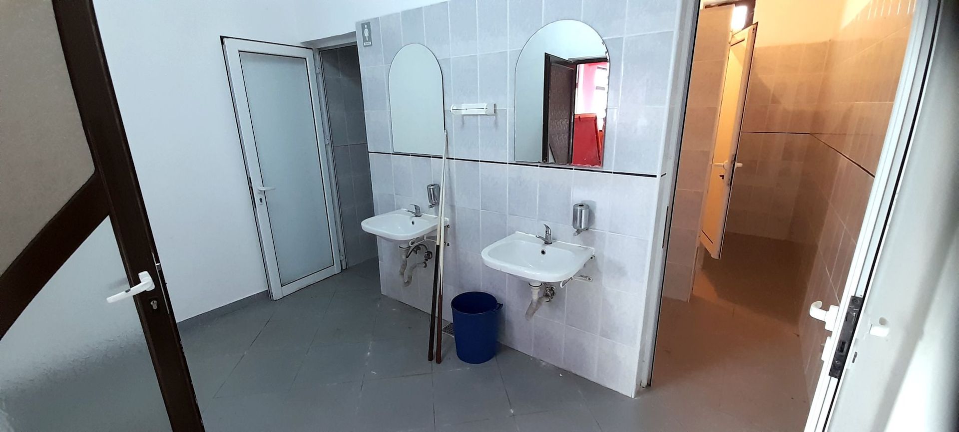 Casă şi spaţiu multifuncţional, bar, sală de evenimente în Brătuleşti - Poză 5