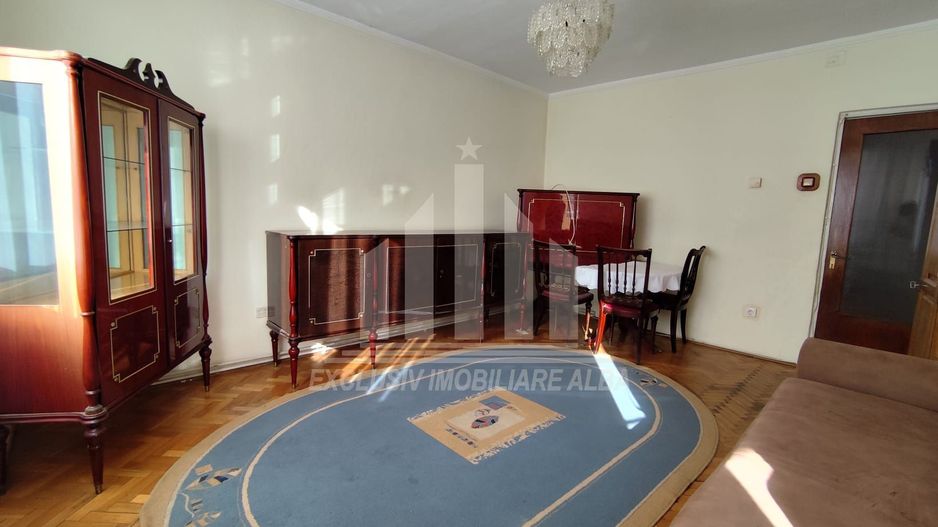 Apartament cu 3 camere decomandate, Centru - Poză 1