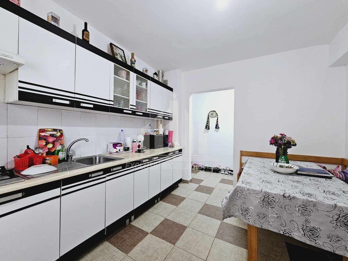 Apartament cu 3 camere decomandate, Cetate - Poză 2