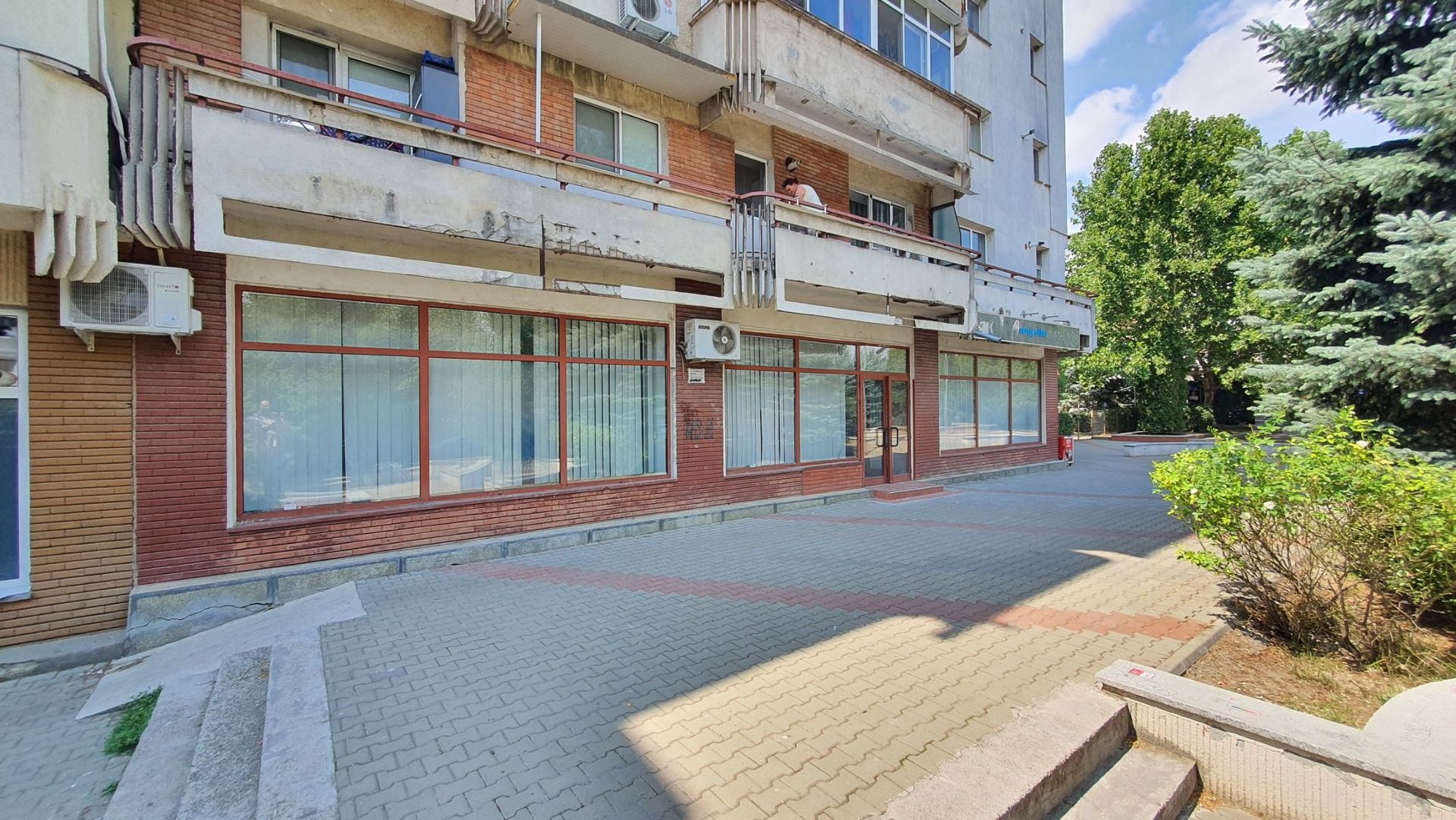 DE ÎNCHIRIAT - Spațiu comercial 145 mp, zona CARTIER; - Poză 2